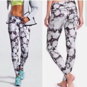 Athleta chataranga mid rise floral print leggings tights size small activewear